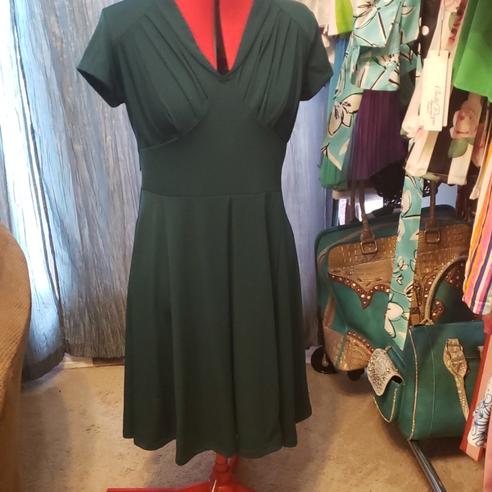 Dark green vintage vibe dress